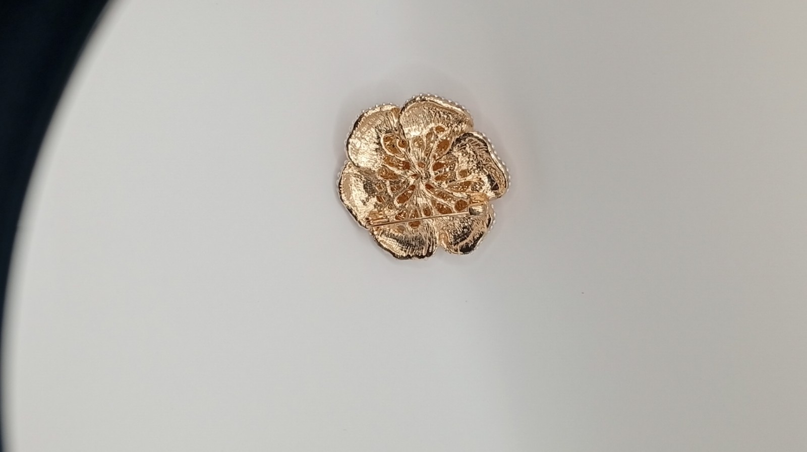 Elegant Brass Flower Brooch Peach Enamel Faux Pearl Pin Women Party Dress