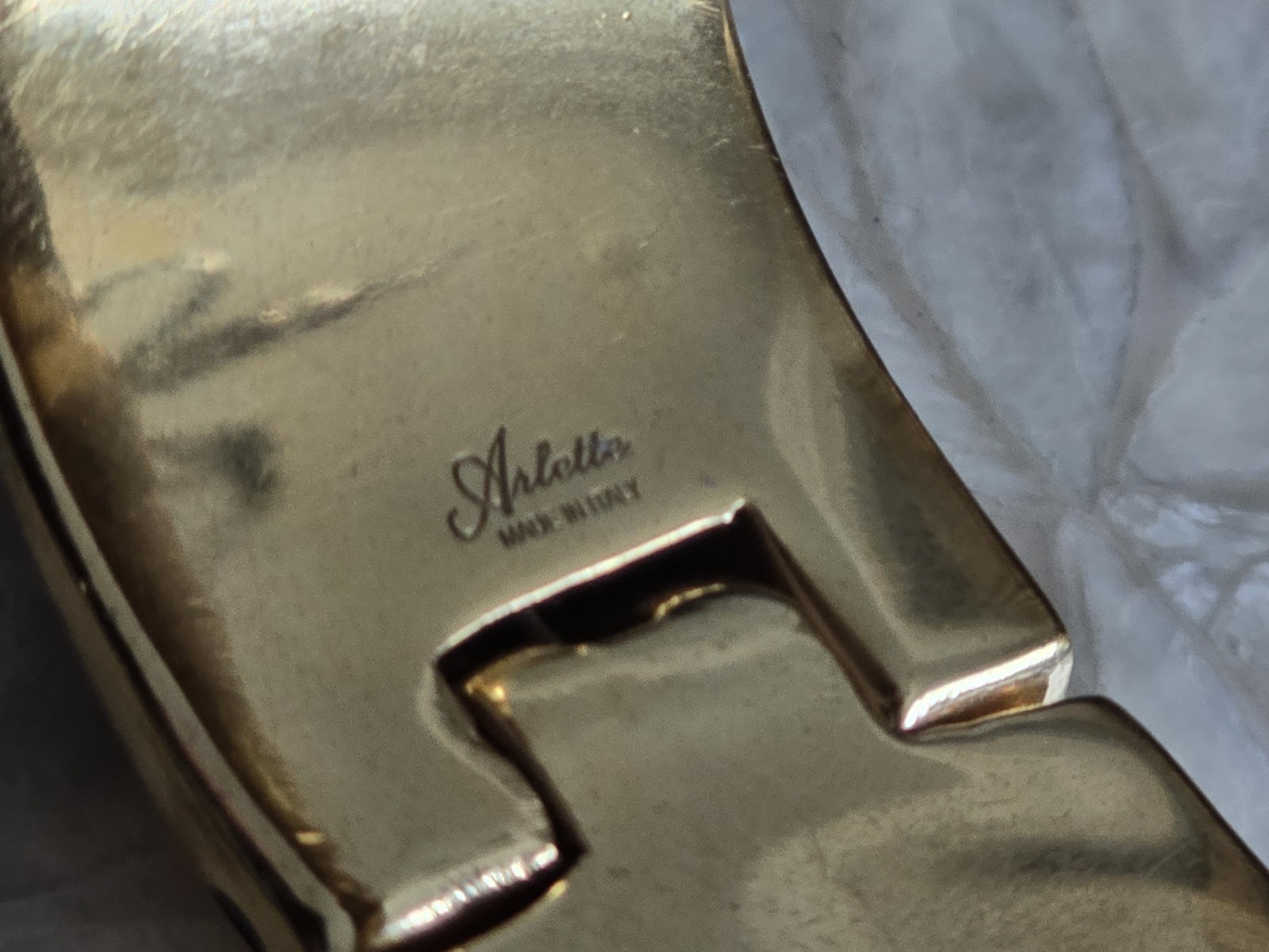 Arlette Luxury 18K Gold Plated Hinged Cuff Bracelet – Italian Leather MSRP$630