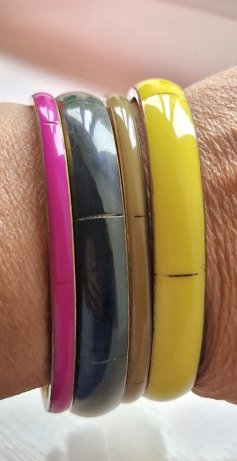 Set of 4 Stackable Multicolour Enamel Metal Bangle Bracelets No Stone