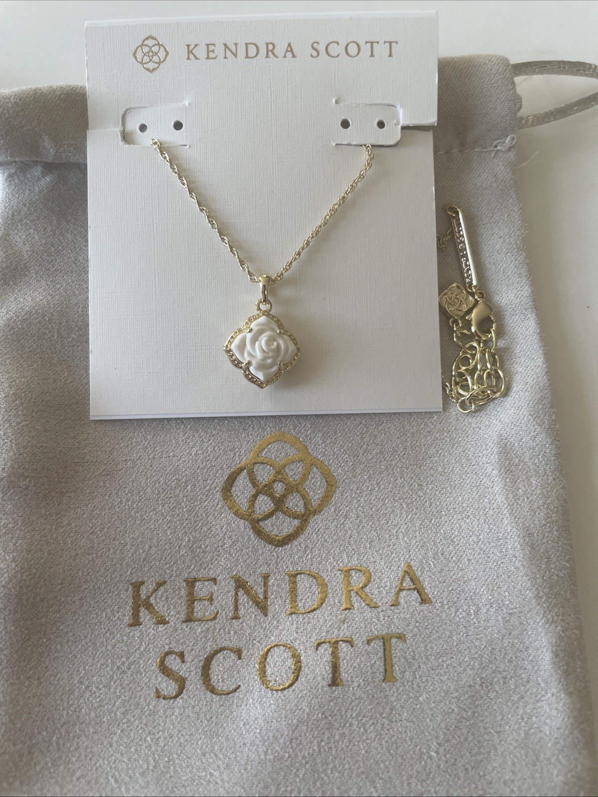 Kendra Scott Mallory Rose Necklace – Gold / Whit