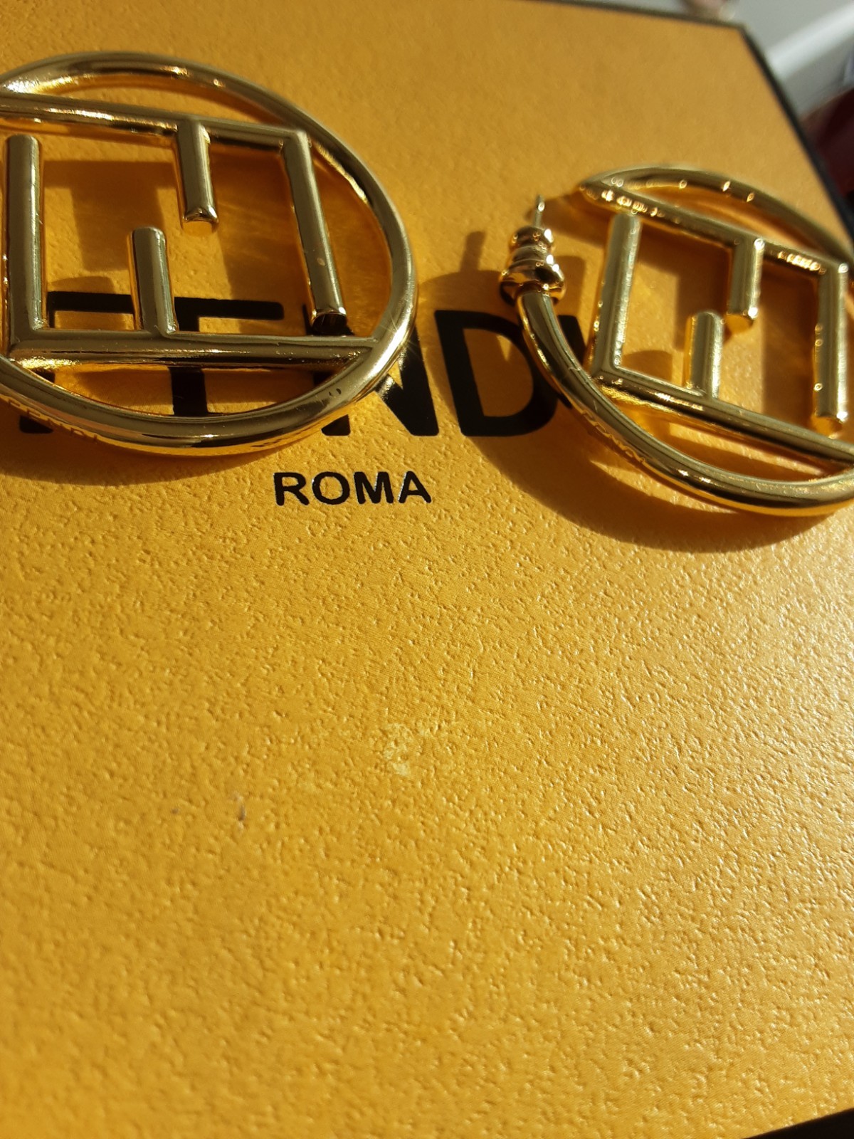 100% Fendi Earrings 💜💜 logo FF hoops 1.3 inch magnetic box