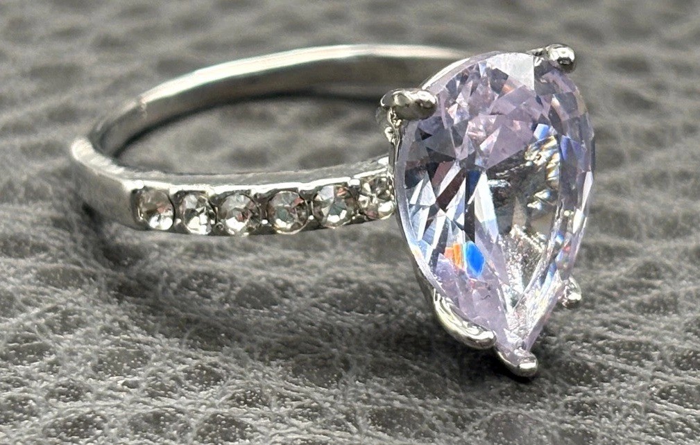 Gorgeous Large Pear Cut Purple Crystal Silver Tone Rhinestone Cocktail Ring Sz 9