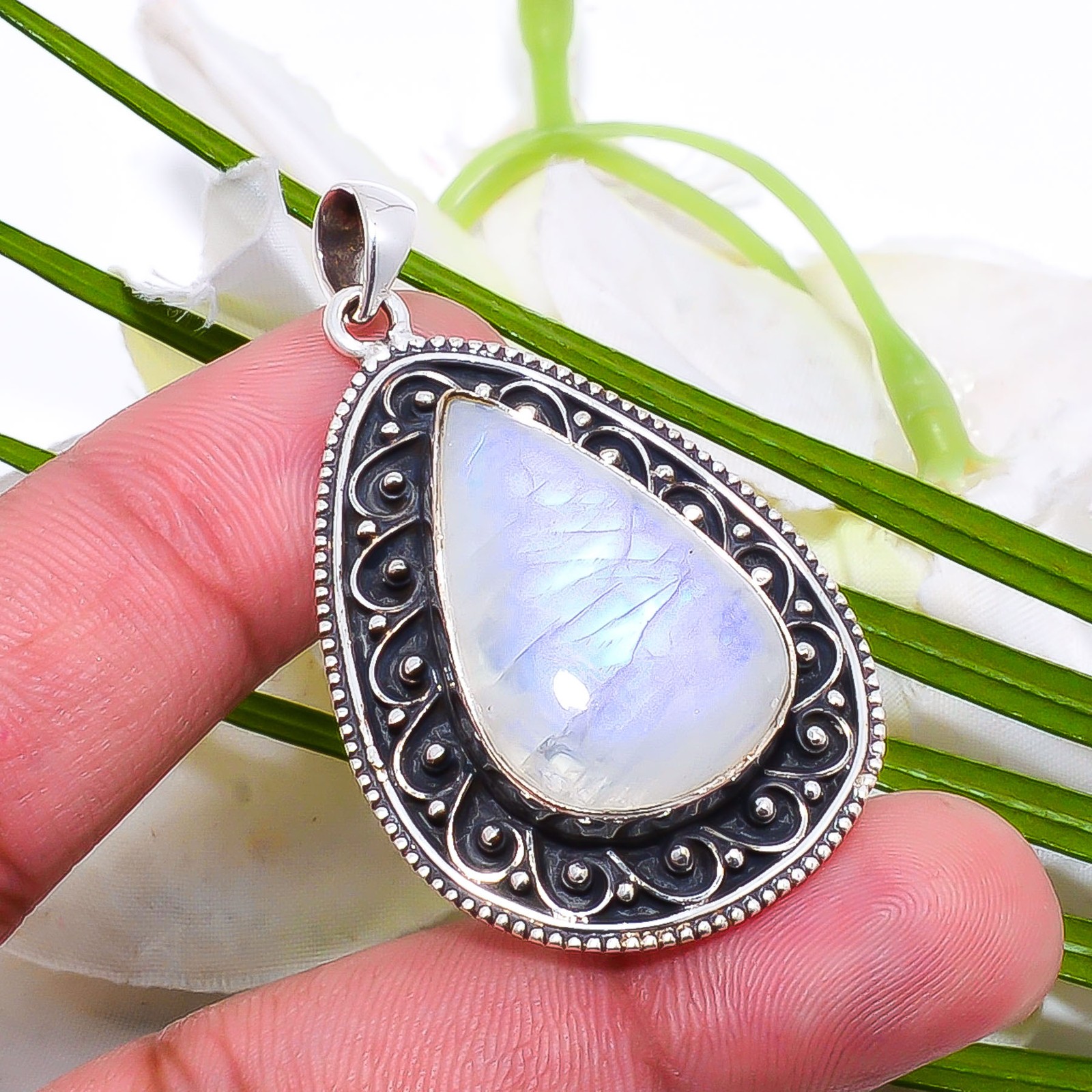 Rainbow Moonstone – Indiafine Art 925 Sterling Silver Pendant 1.05″ P10368114430
