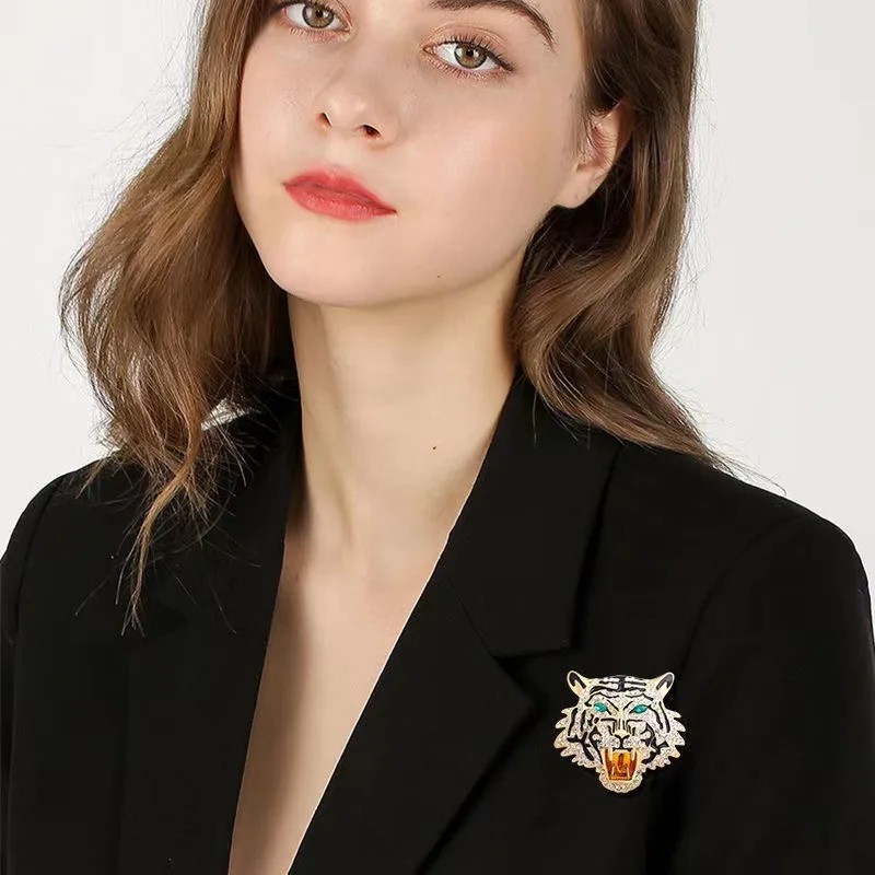 Statement Tiger Head Roaring Brooch Pin Pendant Gold Tone Rhinestone Black Ename