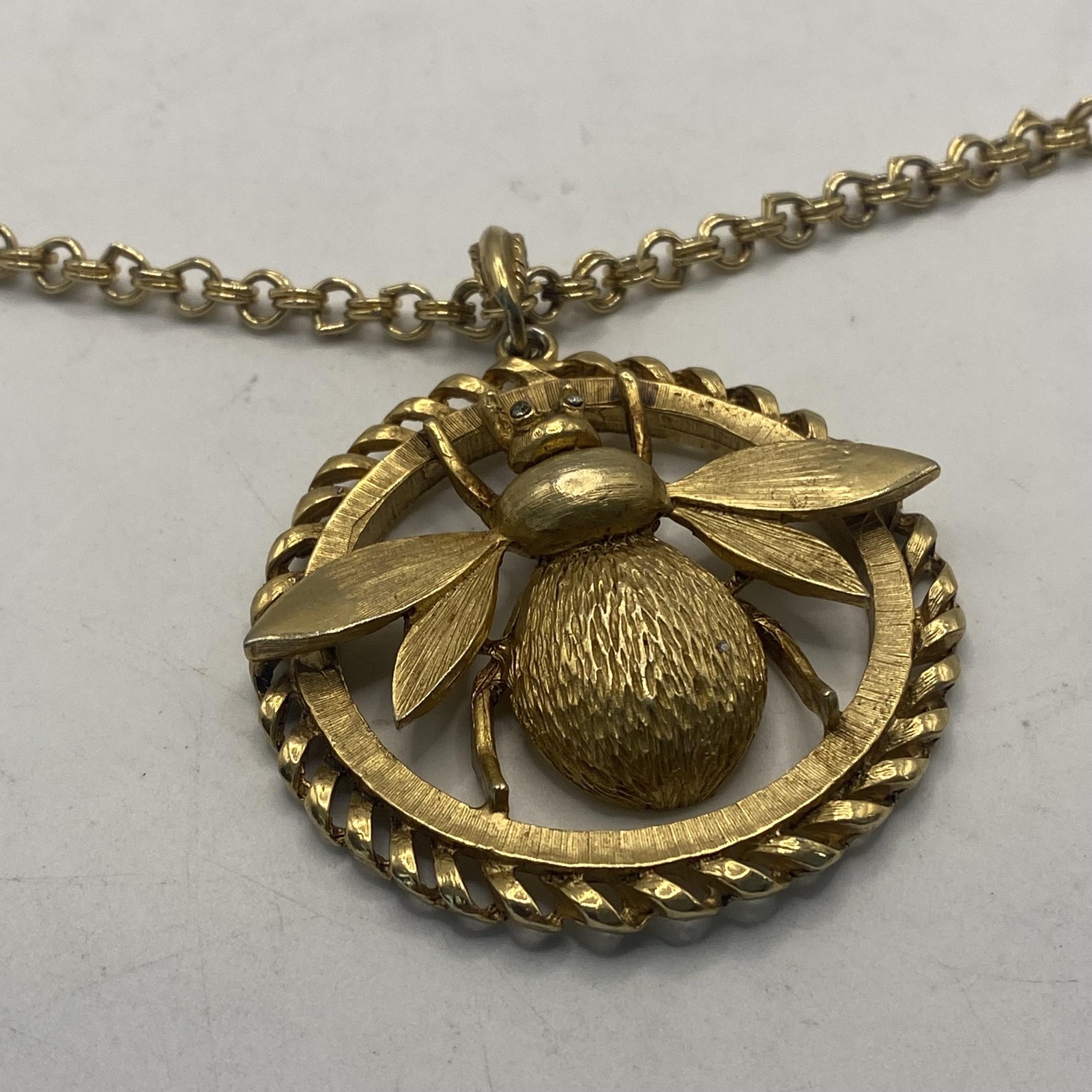 Gold Tone Bee Pendant Necklace Round Statement Barrel Clasp Womens 24 In Jewelry