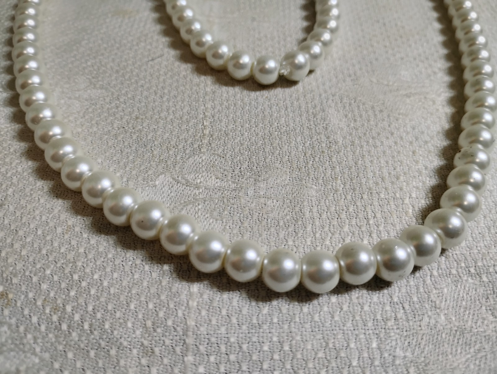 Vintage .25″ Wide Faux Pearl Glass Bead 30″ Slipover Necklace