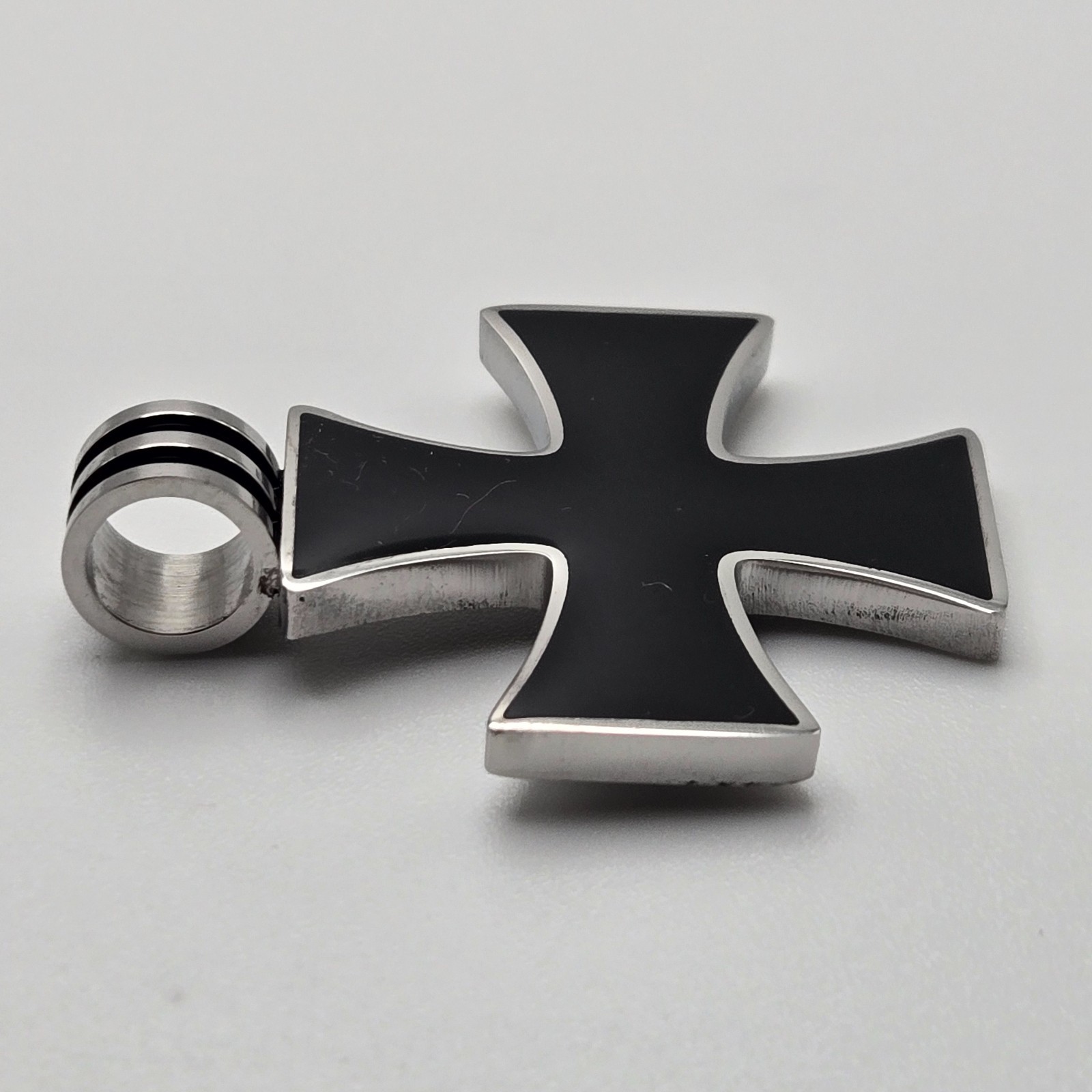 BLACK IRON CROSS PENDANT CHARM / 18″-24″ STAINLESS STEEL CURB CHAIN NECKLACE