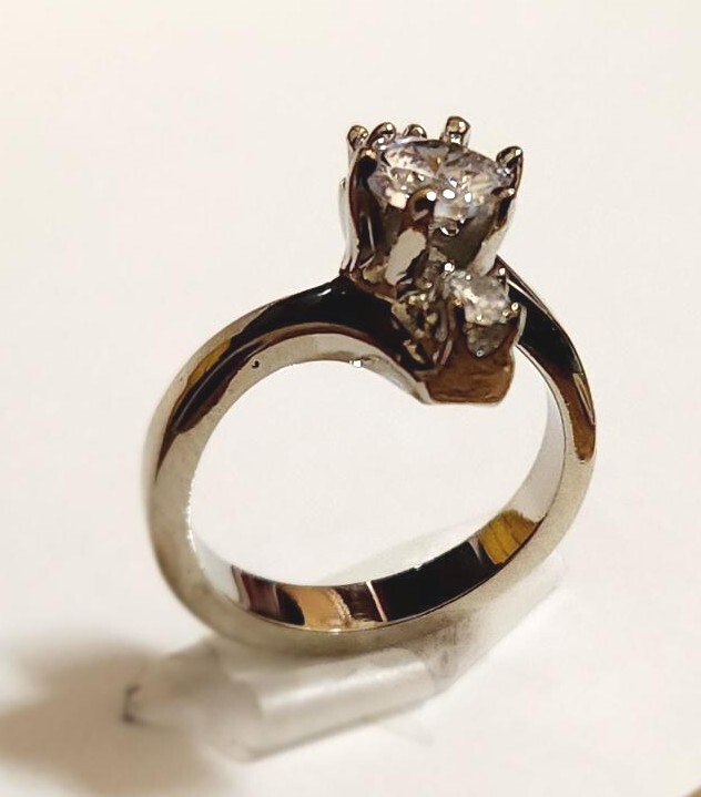 New Lady’s Women’s Girl’s Rhodium Plated 3 Clear Round CZ’s Fashion Ring Size 7