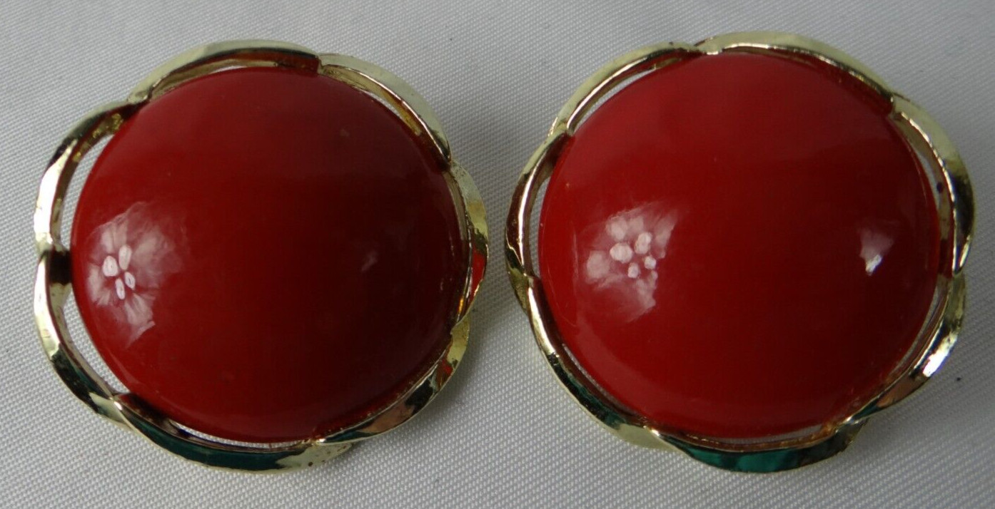 Red Vintage Round Clip-On Earrings Scalloped Gold Tone Edges, Unmarked