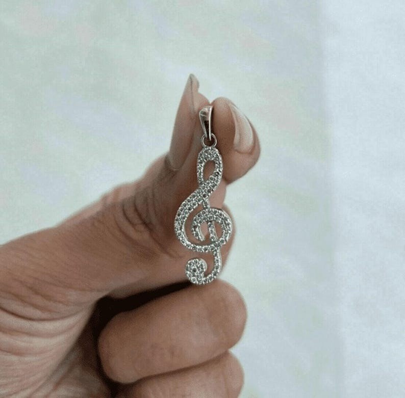 Music Treble Clef Pendant Round Valentine Gift Necklace for Women In Silver