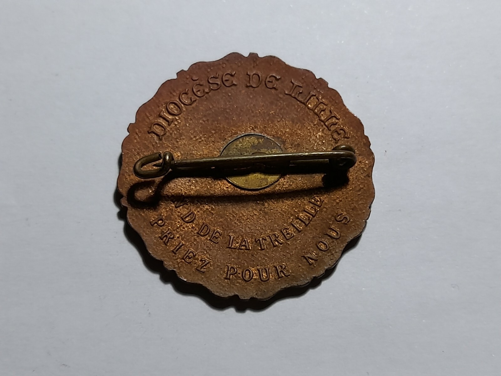 OLD VINTAGE PIN N.D DE LA TREILLE