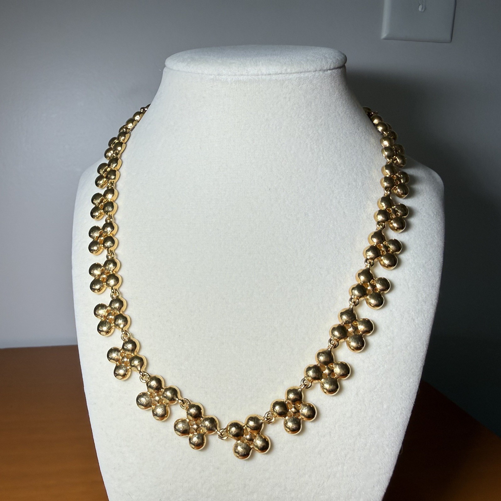 ANN TAYLOR GOLD TONE RHINESTONE NECKLACE EXCELLENT CONDITION 18” ADJUSTABLE