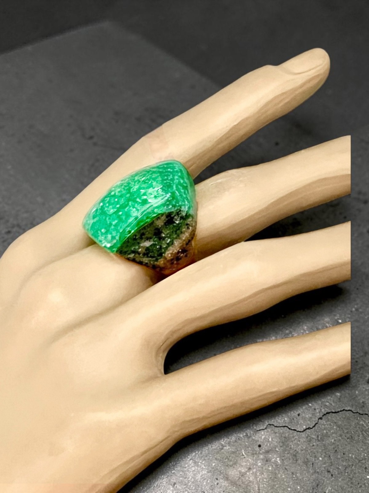 Casual Everyday Bold Statement Ring Glittered Green Acrylic Size 9