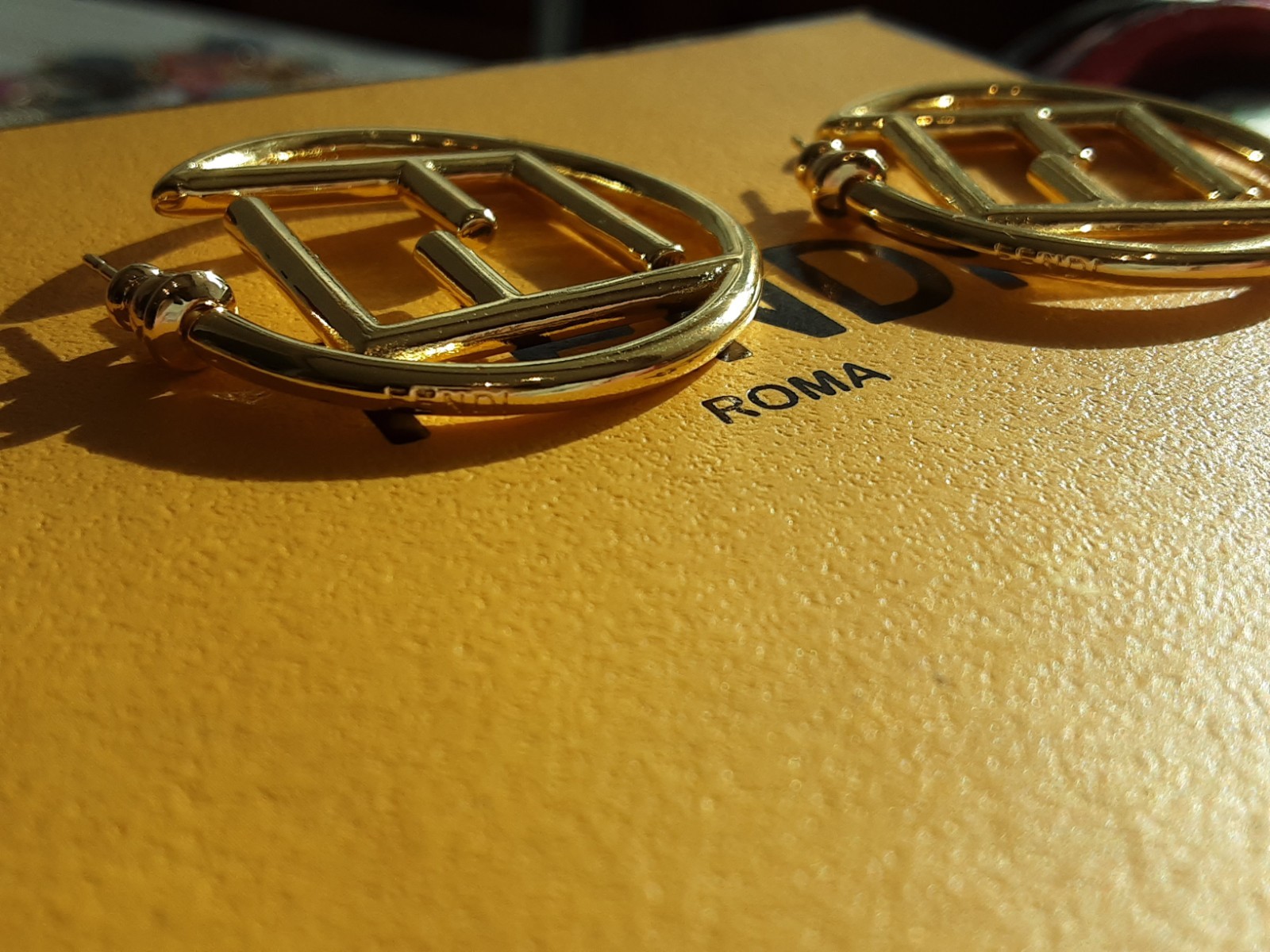100% Fendi Earrings 💜💜 logo FF hoops 1.3 inch magnetic box