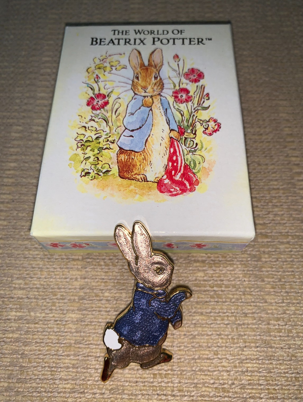 Beatrix Potter Peter Rabbit Enameled 22k Gold Plated Brooch by Fish Crown 1992