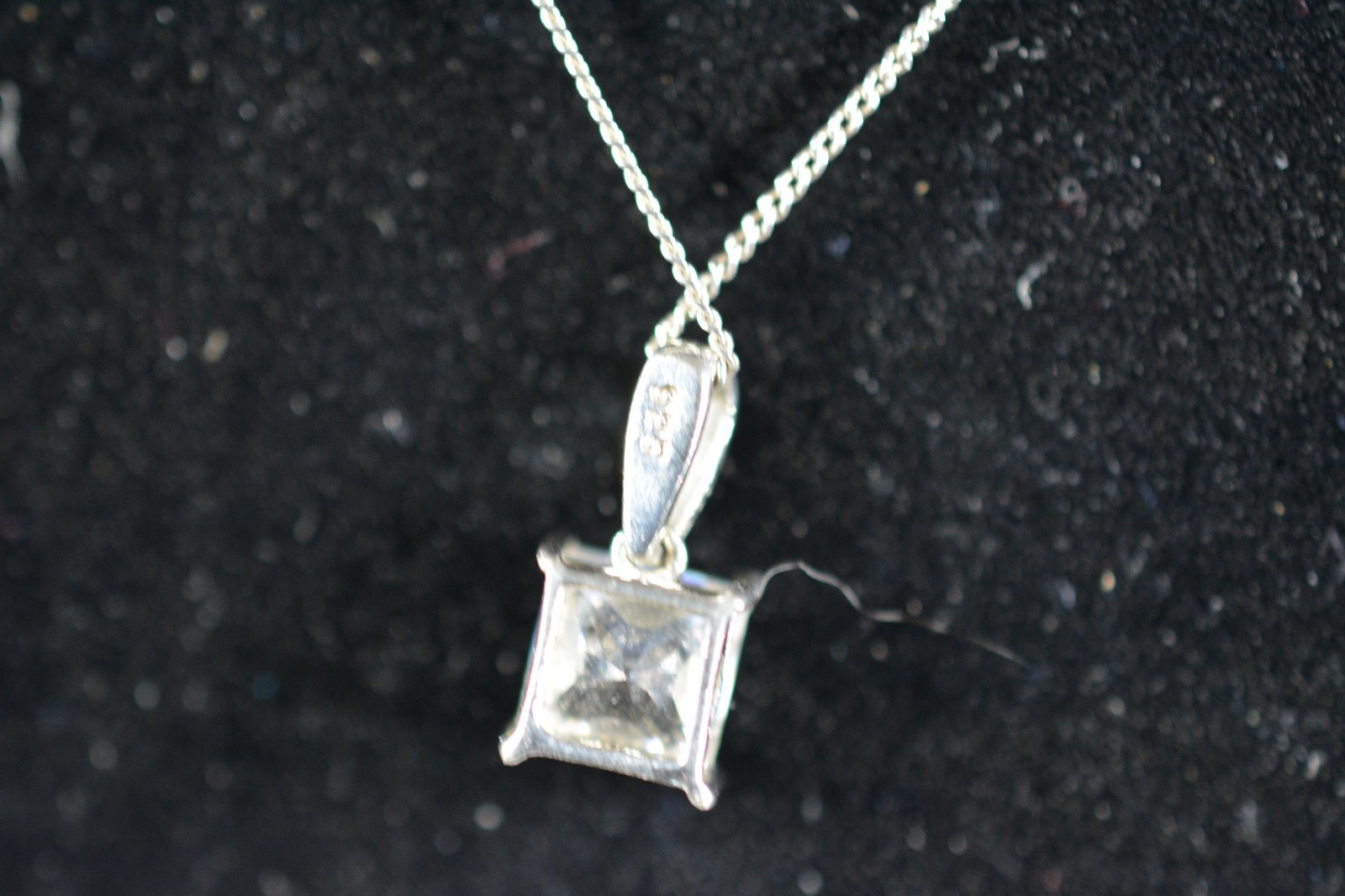20″ Stirling Silver Necklace .925 2 Grams unknown stone (untested stone)