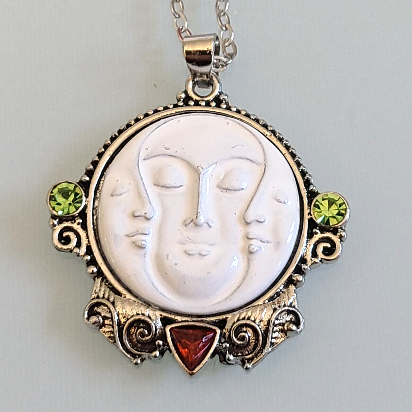 UNUSUAL TRIPLE MOON FACE NECKLACE FULL MOON WITH TWO CRESCENT MOONS CARESSING