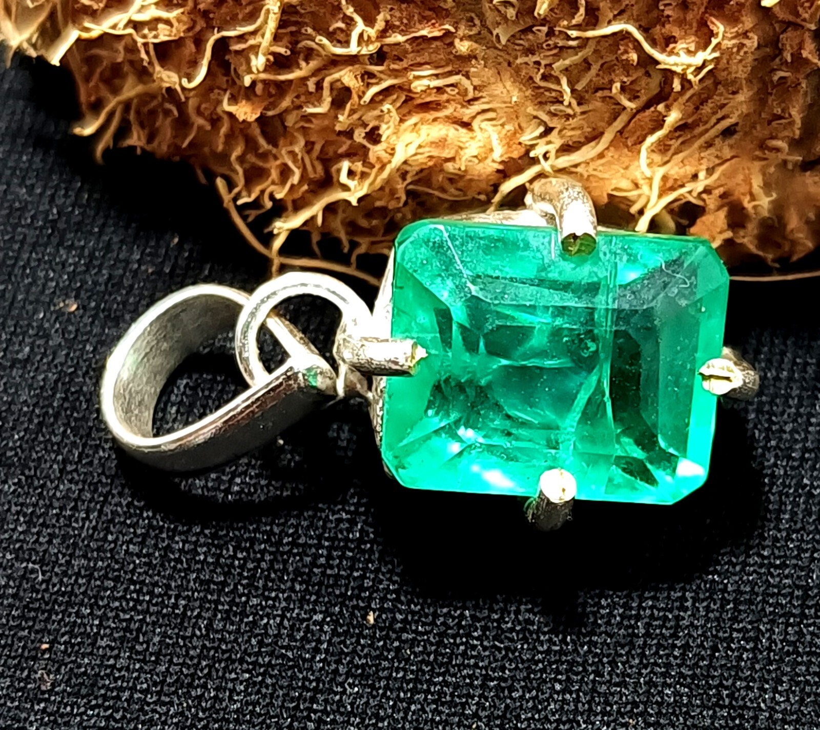 Certified 19.60 Ct Stunning Emerald 925 Solid Silver Emerald CutPendant Gemstone