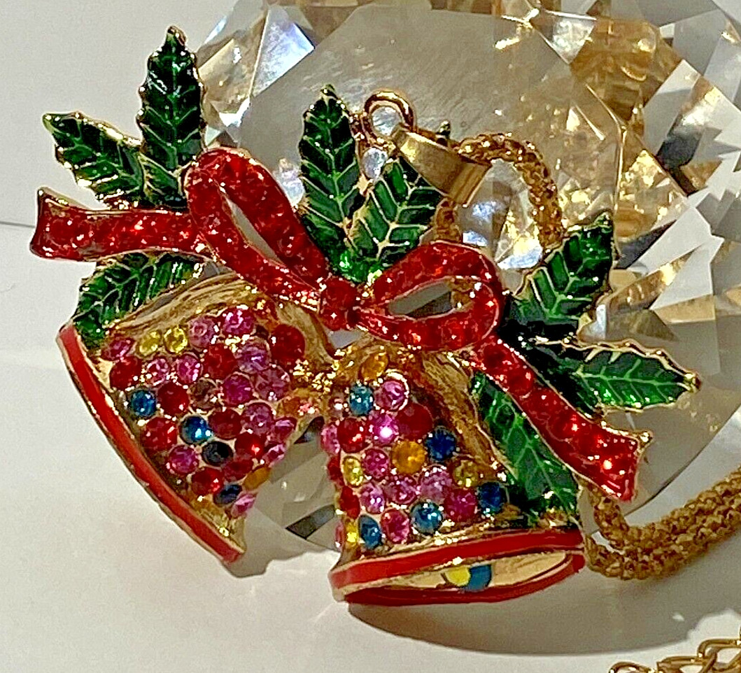BETSEY JOHNSON CHRISTMAS BELLS MULTICOLOR CRYSTALS BOW HOLLY LEAVES GOLD PENDANT