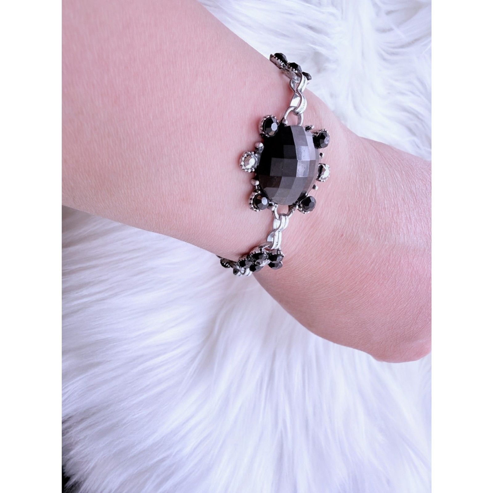 Vintage Black Resin Flower Bracelet 7.5″ Faceted Stone Link Chain