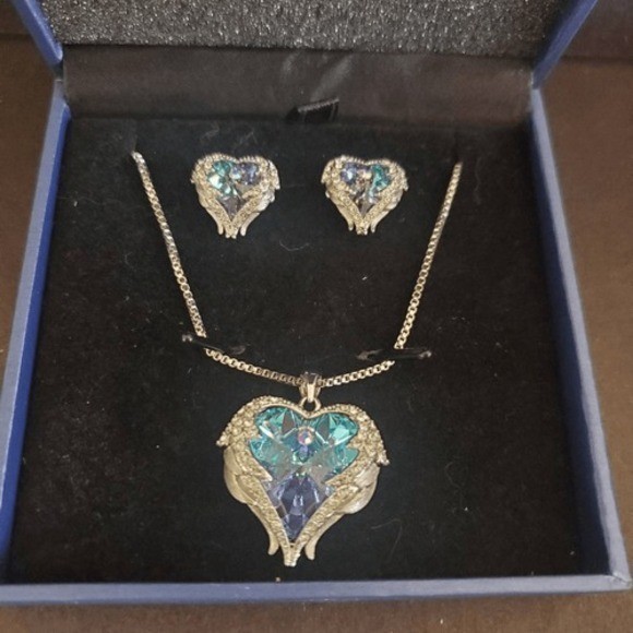 CDE Angel Wing Heart Jewelry Set Blue Crystal Necklace Stud Earrings Silver Tone