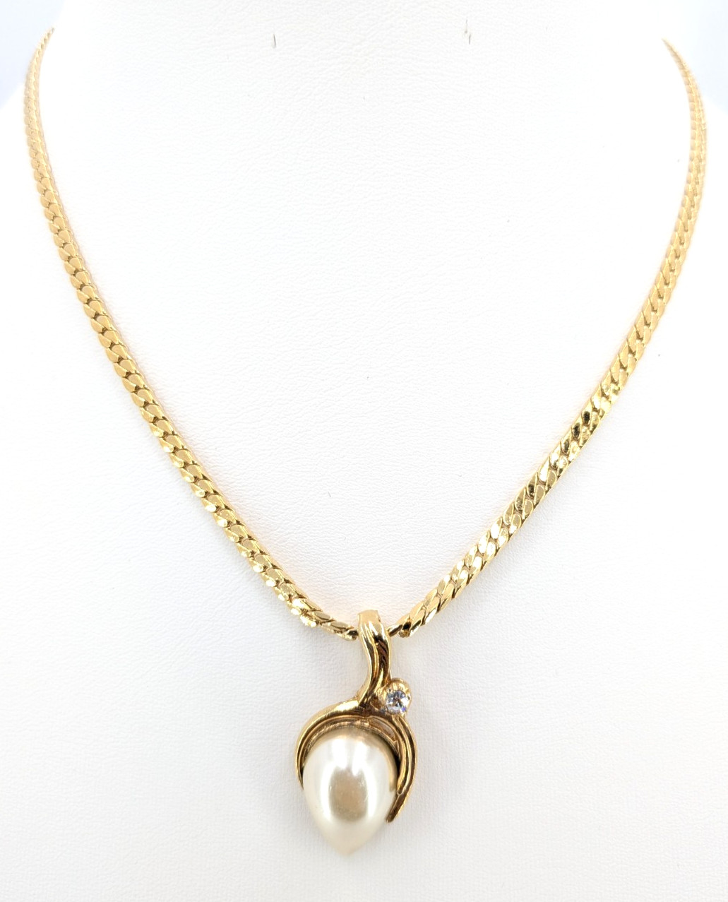 Roman Faux Pearl Pendant Necklace Rhinestone Avon Gold Tone Chain 17 in Signed
