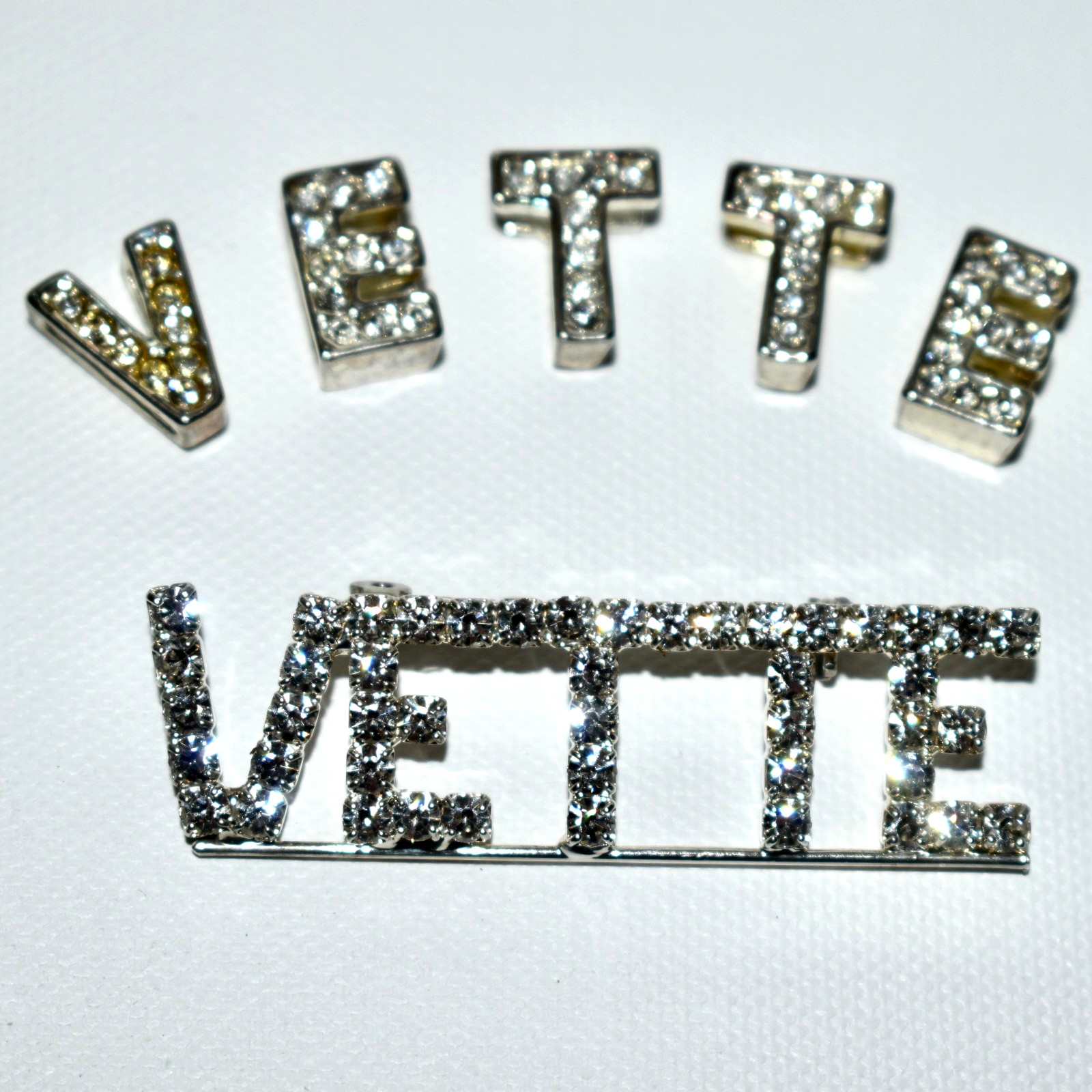 Sparkly Rhinestone VETTE Pin Brooch Silvertone 2.25″L CORVETTE + Letter Sliders