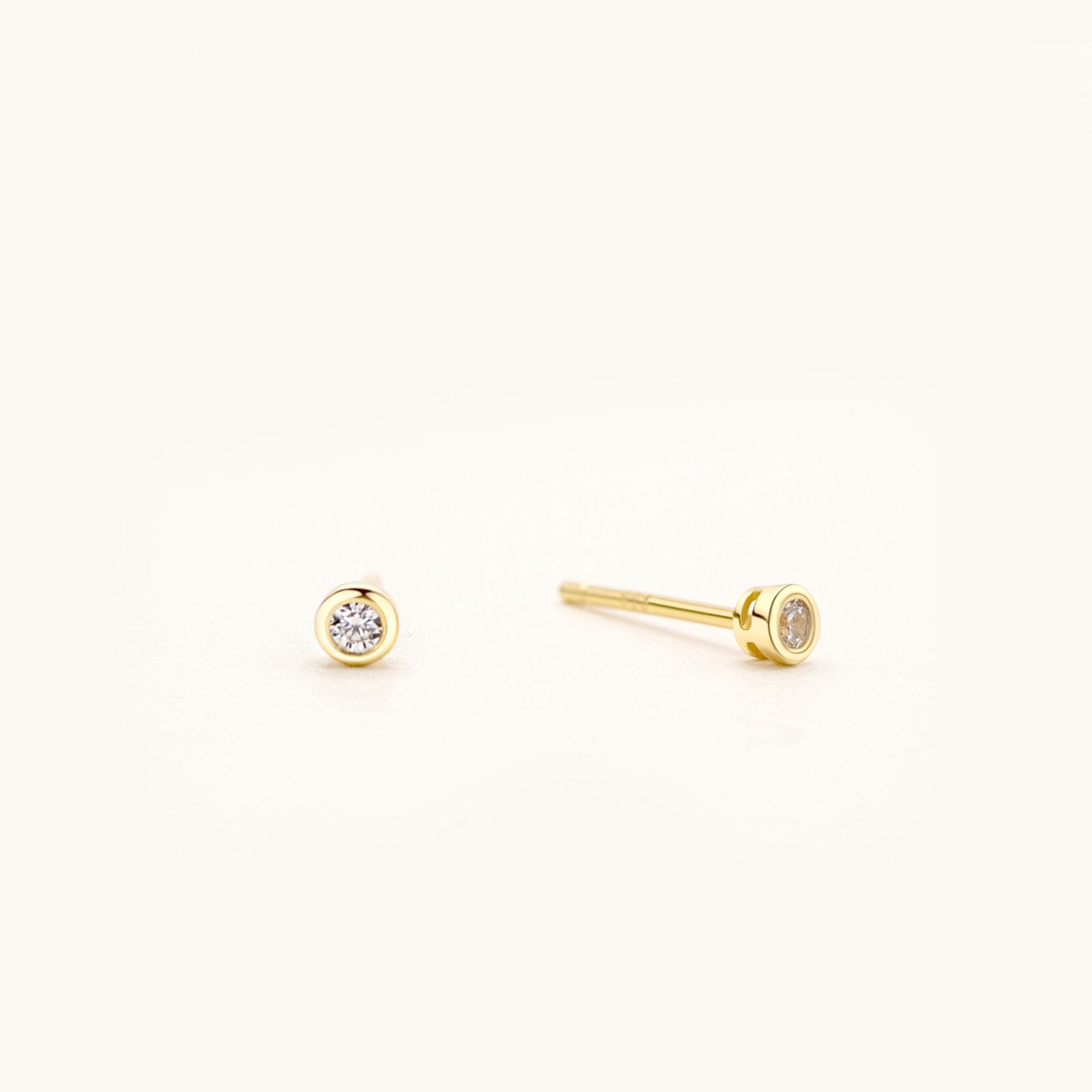 LAVISHE 925 Sterling Silver Timeless Cubic Zirconia Bezel Stud Earrings