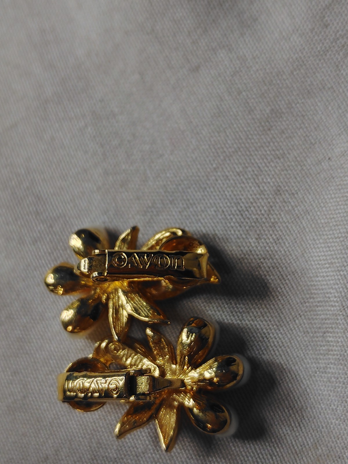 Avon Gold Tone Flower Clip-On Earrings Faux Pearl & Clear Rhinestone Signed