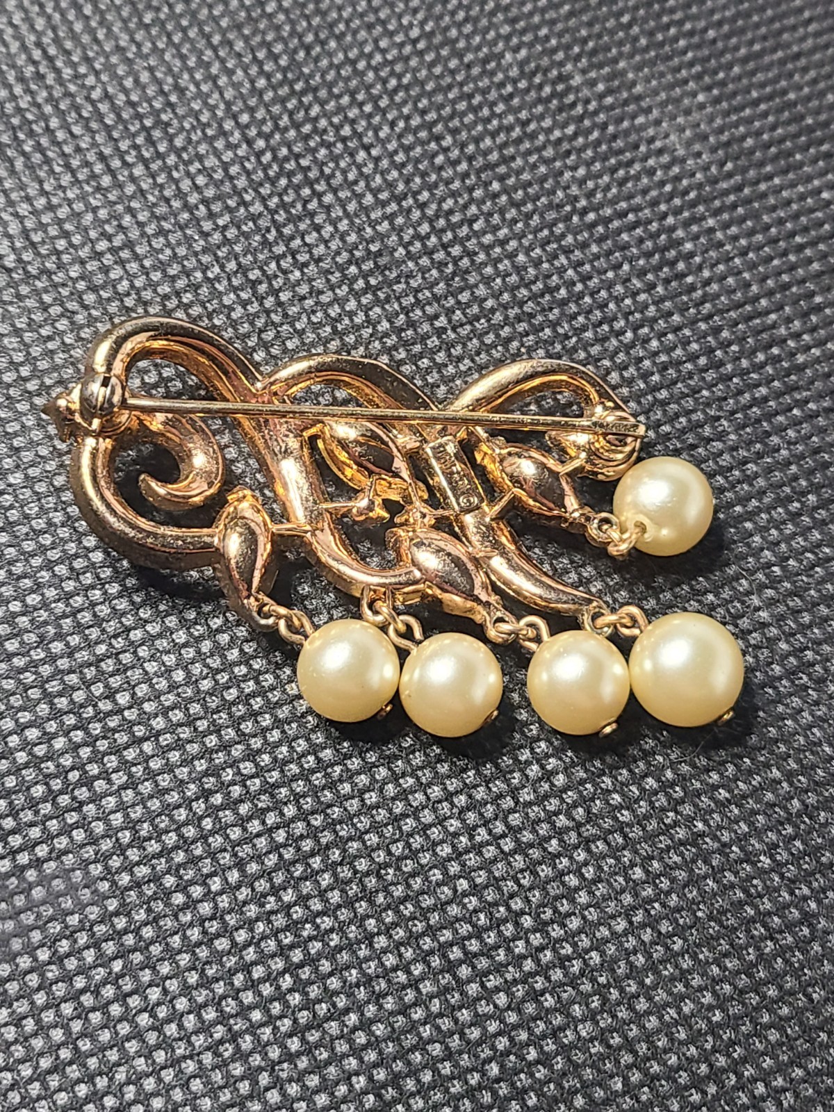 Vintage Signed Trifari Rhinestone Pearl Gold Tone Brooch And Clip Earrin G2U