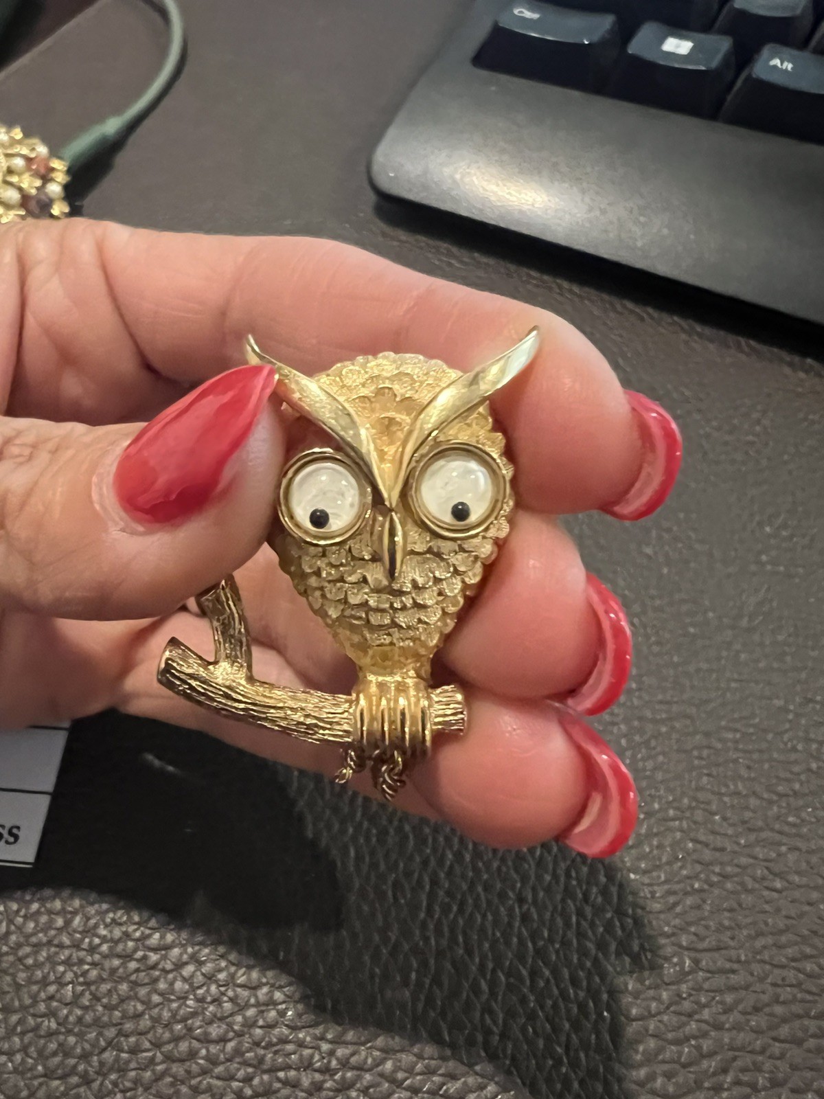 Vintage “Wise Guy” Googly Eyed Multi-chain Tail Owl Gold Brooch/Pin