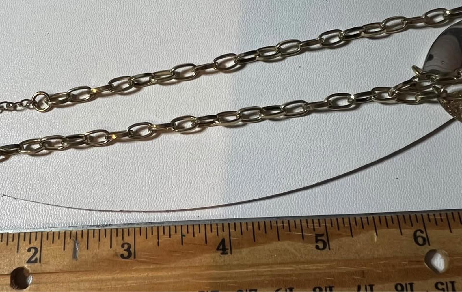Shiny Gold Tone Necklace in Perfect Condition