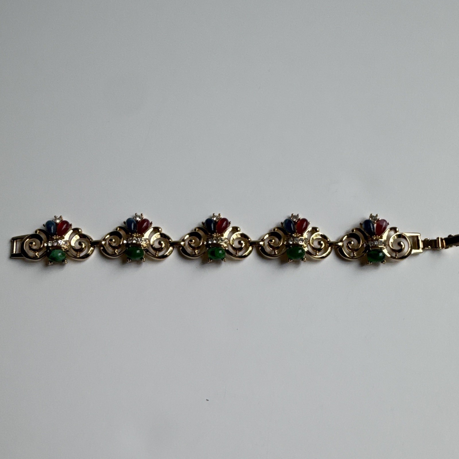 Vintage Trifari Signed Gold Tone India Mogul Multicolor Cabochon 7.5” Bracelet
