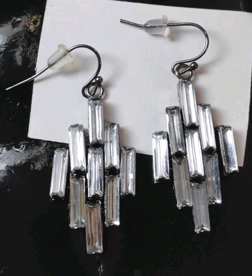 Sparkling Bar Set Crystal Clear Gems 1.75″ Silver Tone Waterfall Earrings!