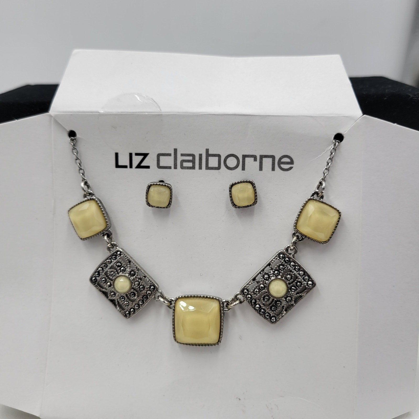 Liz Claiborne Women Jewelry Set Cream Silver Tone Choker Style Pierced Earrings