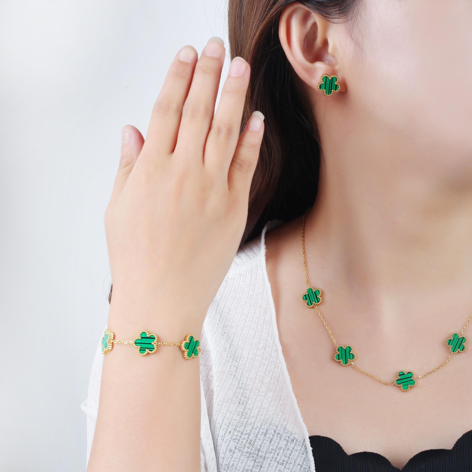 3Pcs 18K Gold-Plated Clover Jewelry Set: Necklace, Bracelet & Earrings