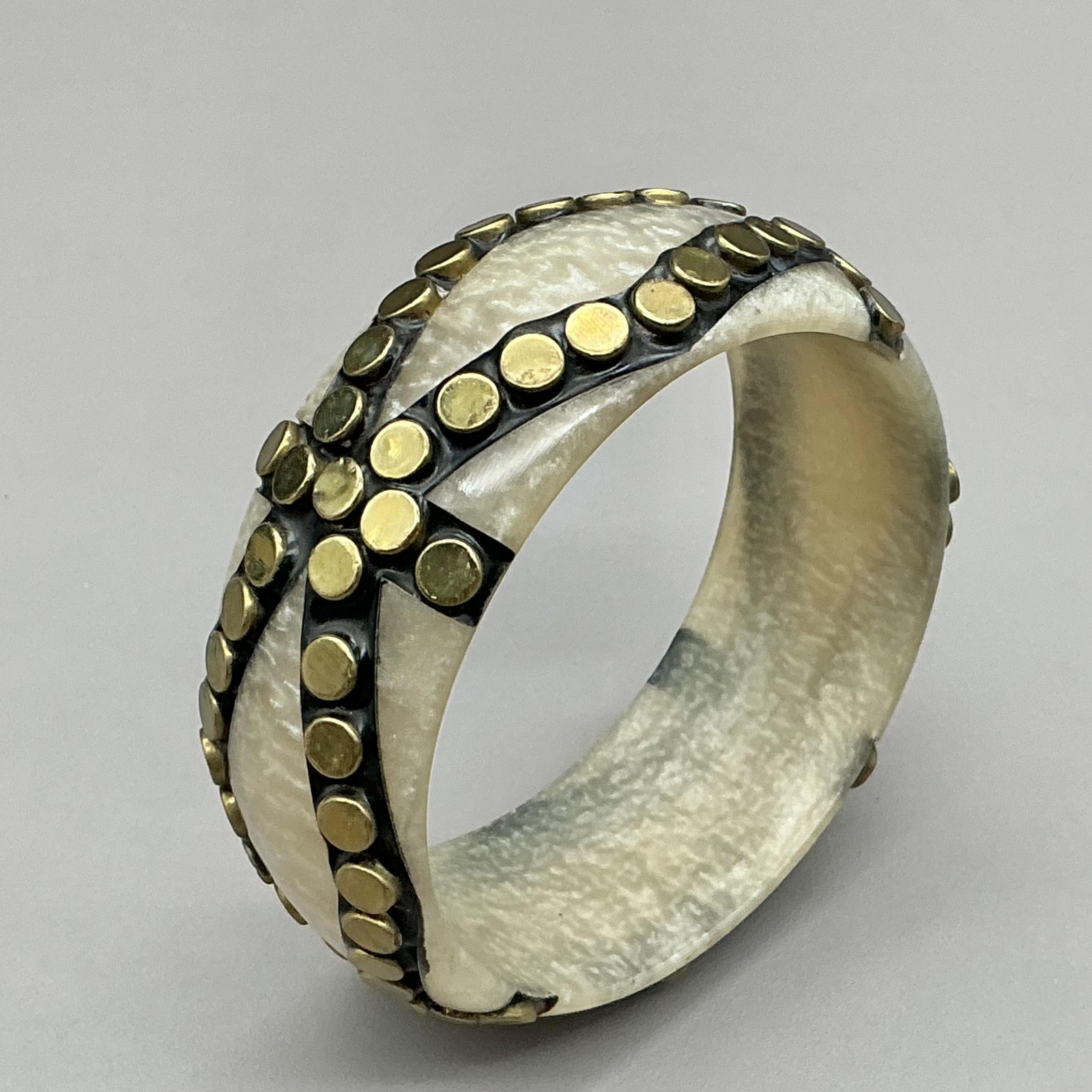 Bracelet White Beige Gold Tone Studded Bangle Womens 7 Inch Fashion Jewelry