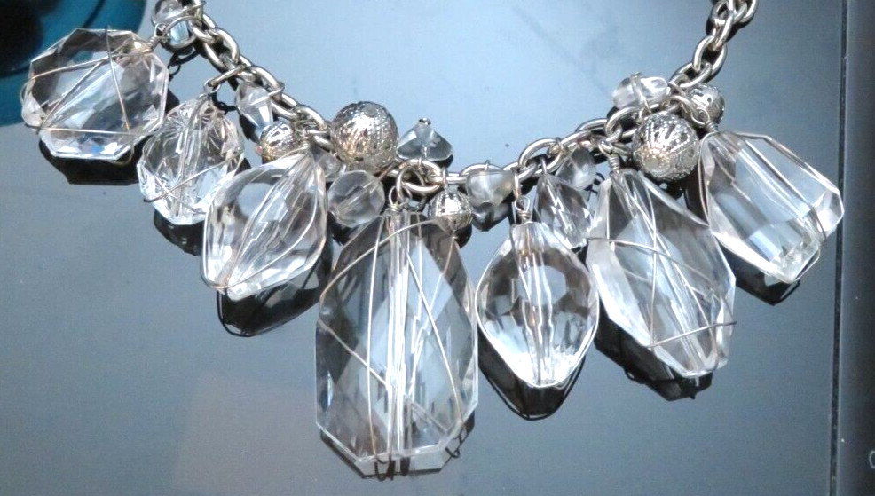 CHICOS “MEYERL” ACRYLIC CRYSTAL NECKLACE/EARRING SET