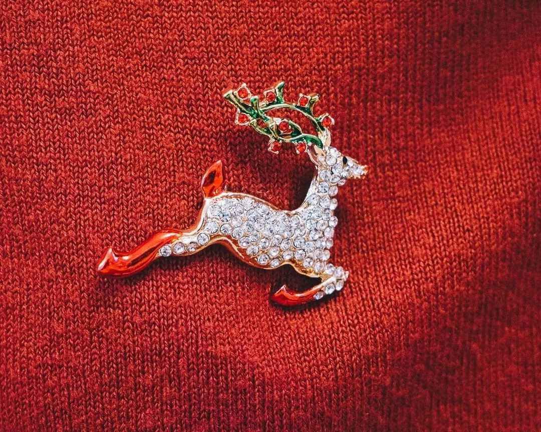 RUDOLPH THE RED NOSE REINDEER ENAMEL & RHINESTONE CHRISTMAS PIN BROOCH~VTG STYLE