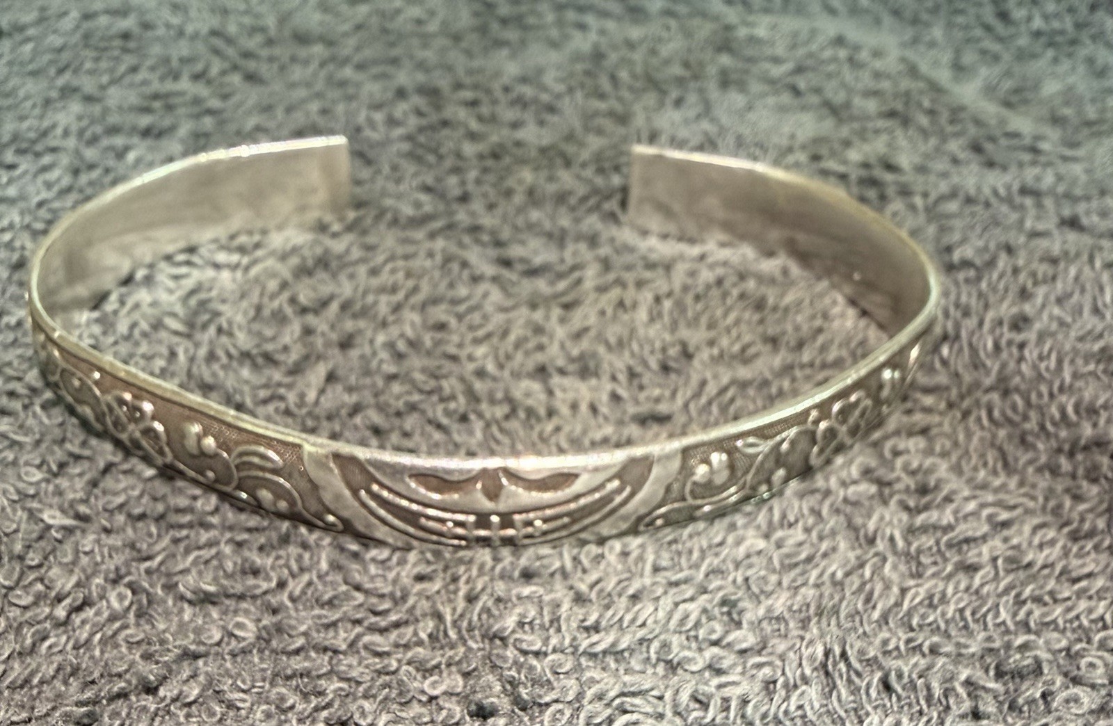 Beijing Gold Jewelry General Factory 1950-1980’s Silver Heavy gauge Bangle