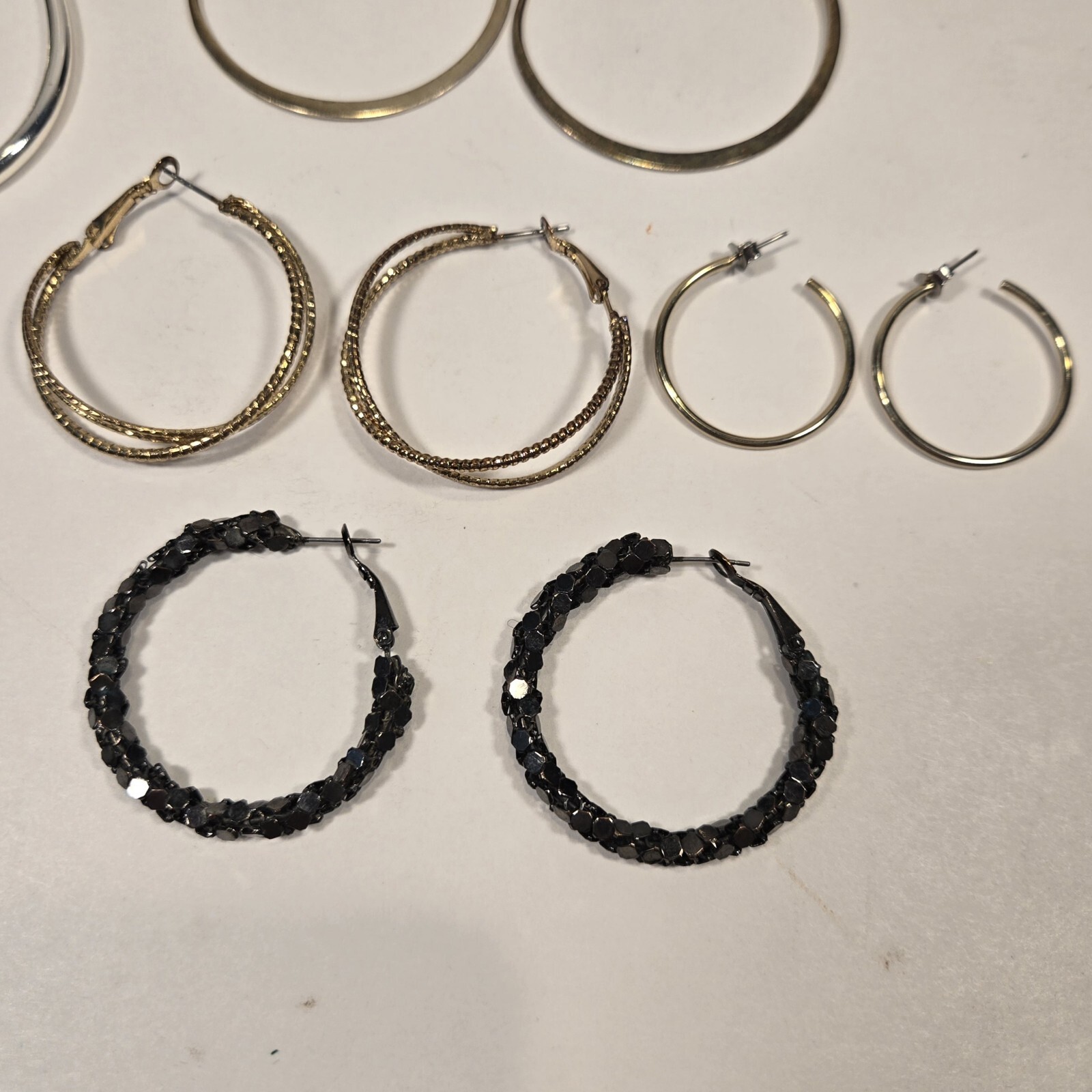 Lot Of 8 Pair Hoop Earrings Pierced Different Metal Tones Varying Diameters