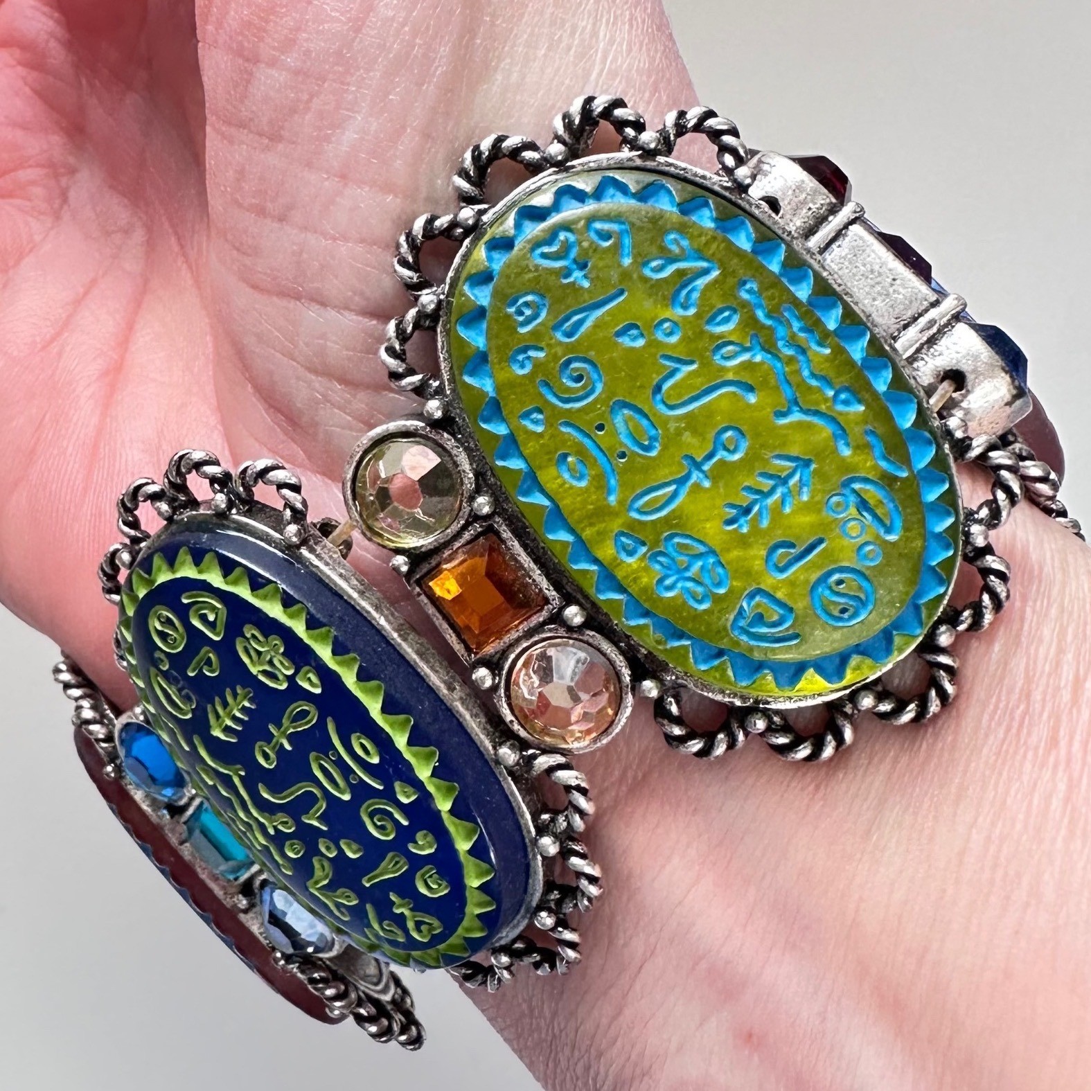 Chico’s Bohemian Enamel Gemstone Charm Bracelet Silver Tone Stretch Colorful