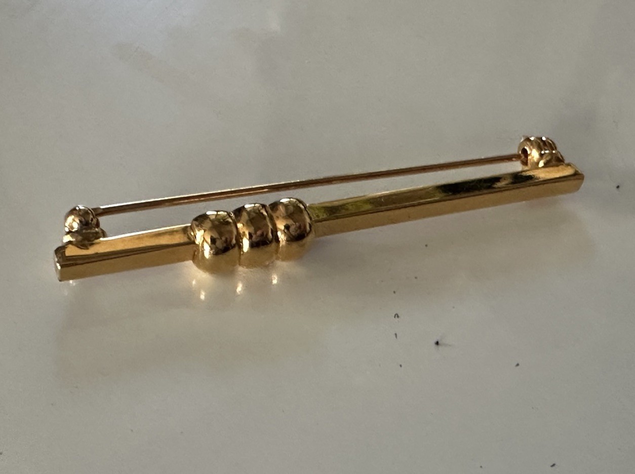 MONET USA BRANDED GOLD PLATED BROOCH PIN VTG