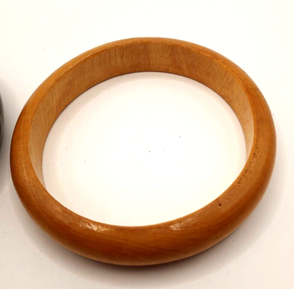 Set of 2 Wood Bangle Bracelets One Painted One Natural – Unmarked