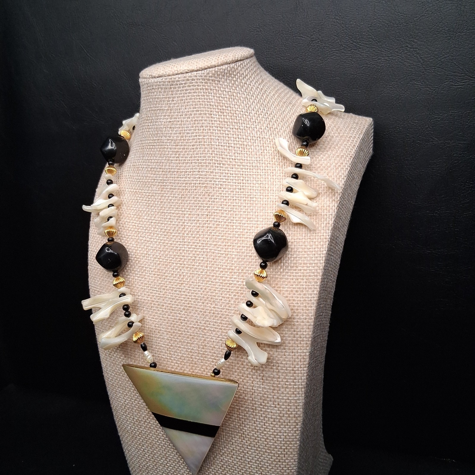 Vintage Mother of Pearl Black Beads Necklace Whit Triangle Pendant. 17.995