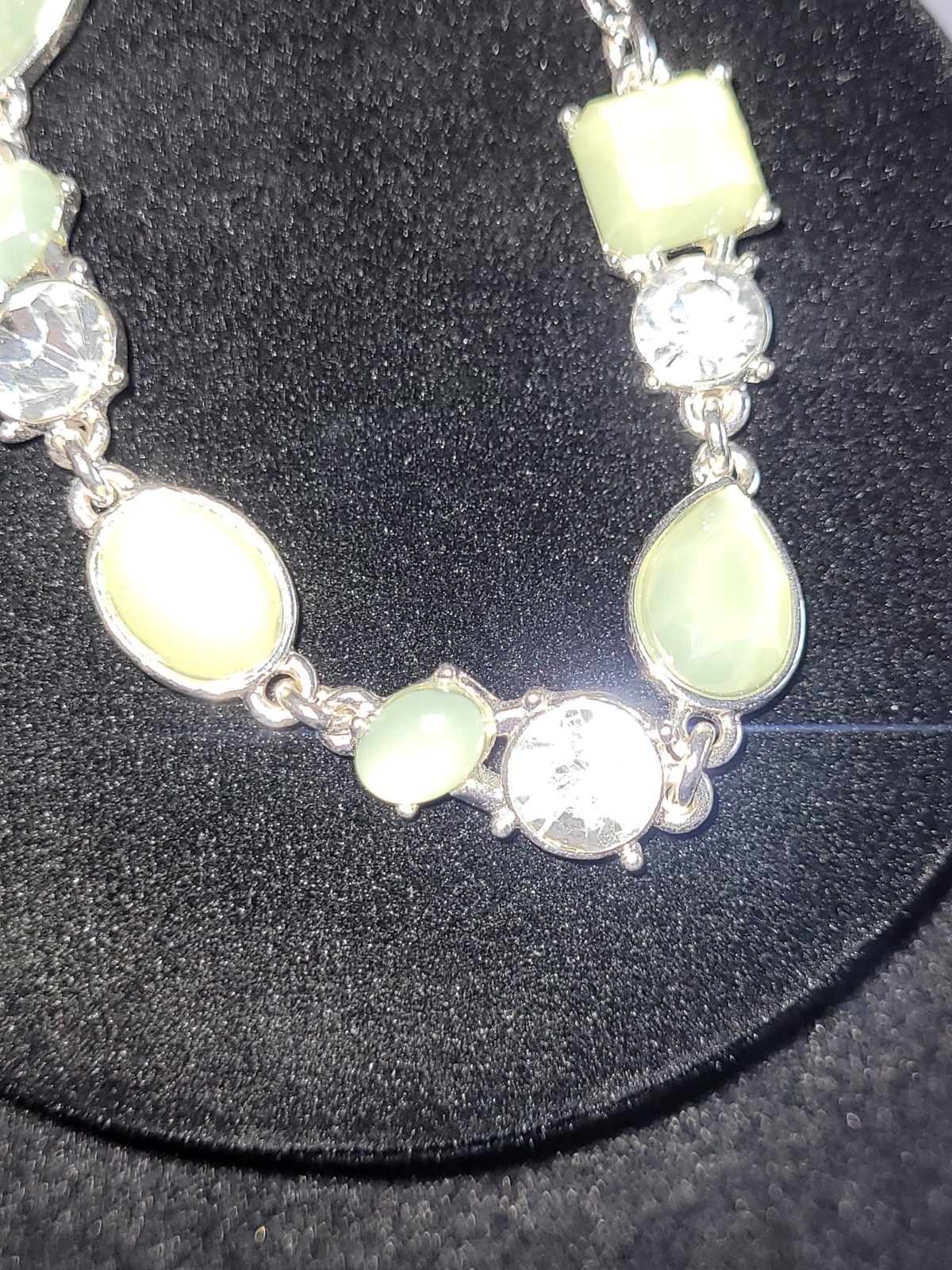 Vintage Imitation Emerald Rhinestone Accents Matching 18″ Necklace 8″ Bracelet