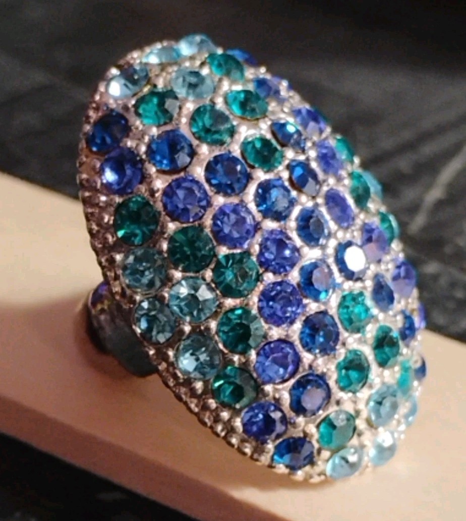 Sparkling SEA TONES! Sz 7 Stretch Large Blue Green/Blue Rhinestone Cocktail Ring