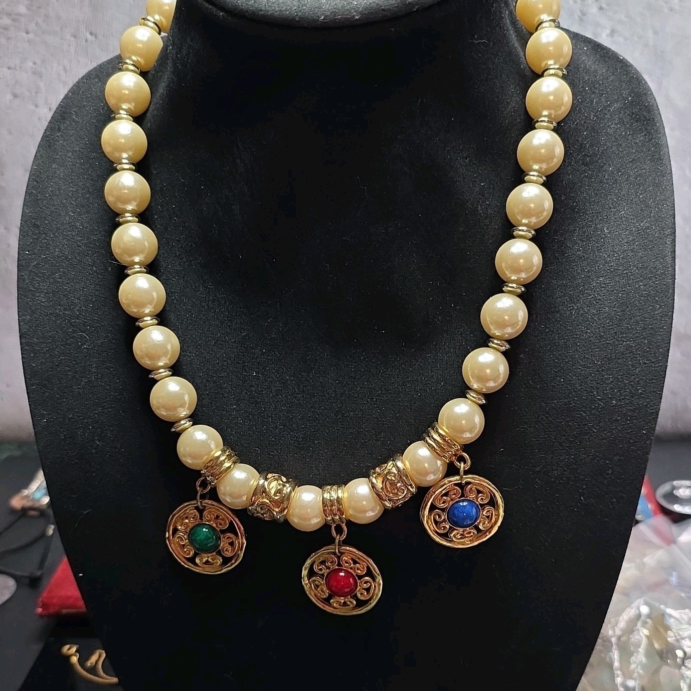 Gold Tone Beaded Imitation Pearl Round Pendant Necklace Red Green Blue Jewelry