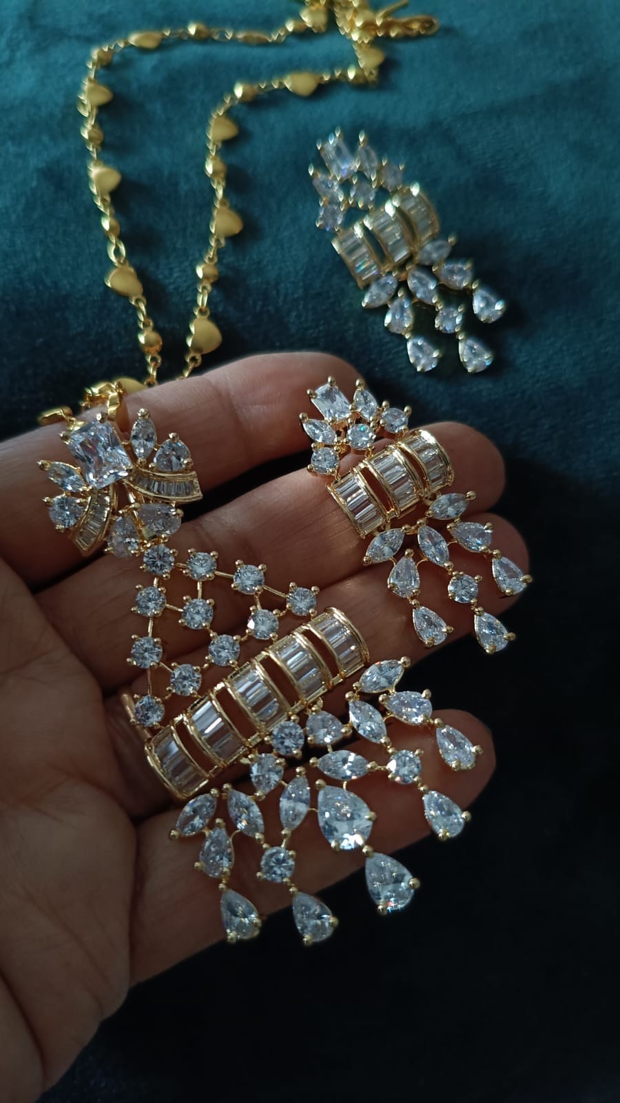 Exclusive High-Quality Chain Set with Pendant & Earrings | Elegant Designer Jewe