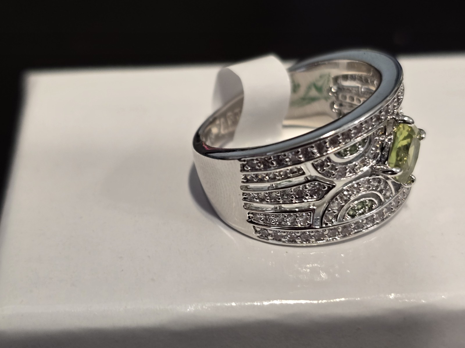 Bomb party August 2025 Peridot Size 9 Lime Luxe Hematite Plating